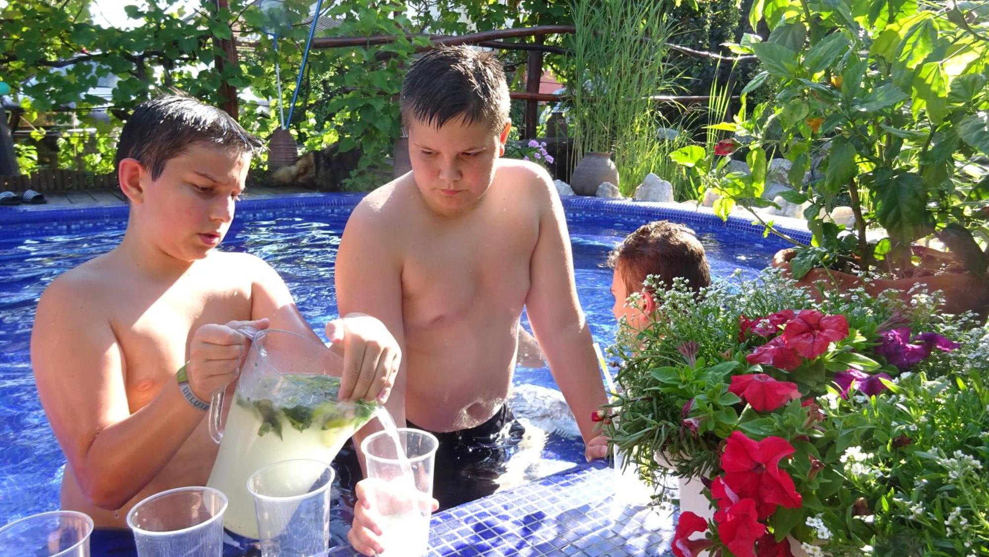 Holiday Vendeghaz Es Szabadidokert Jardanhaza Bagian luar foto