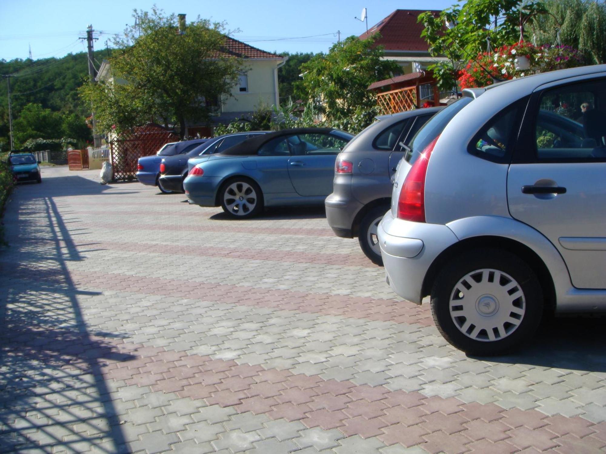 Holiday Vendeghaz Es Szabadidokert Jardanhaza Bagian luar foto