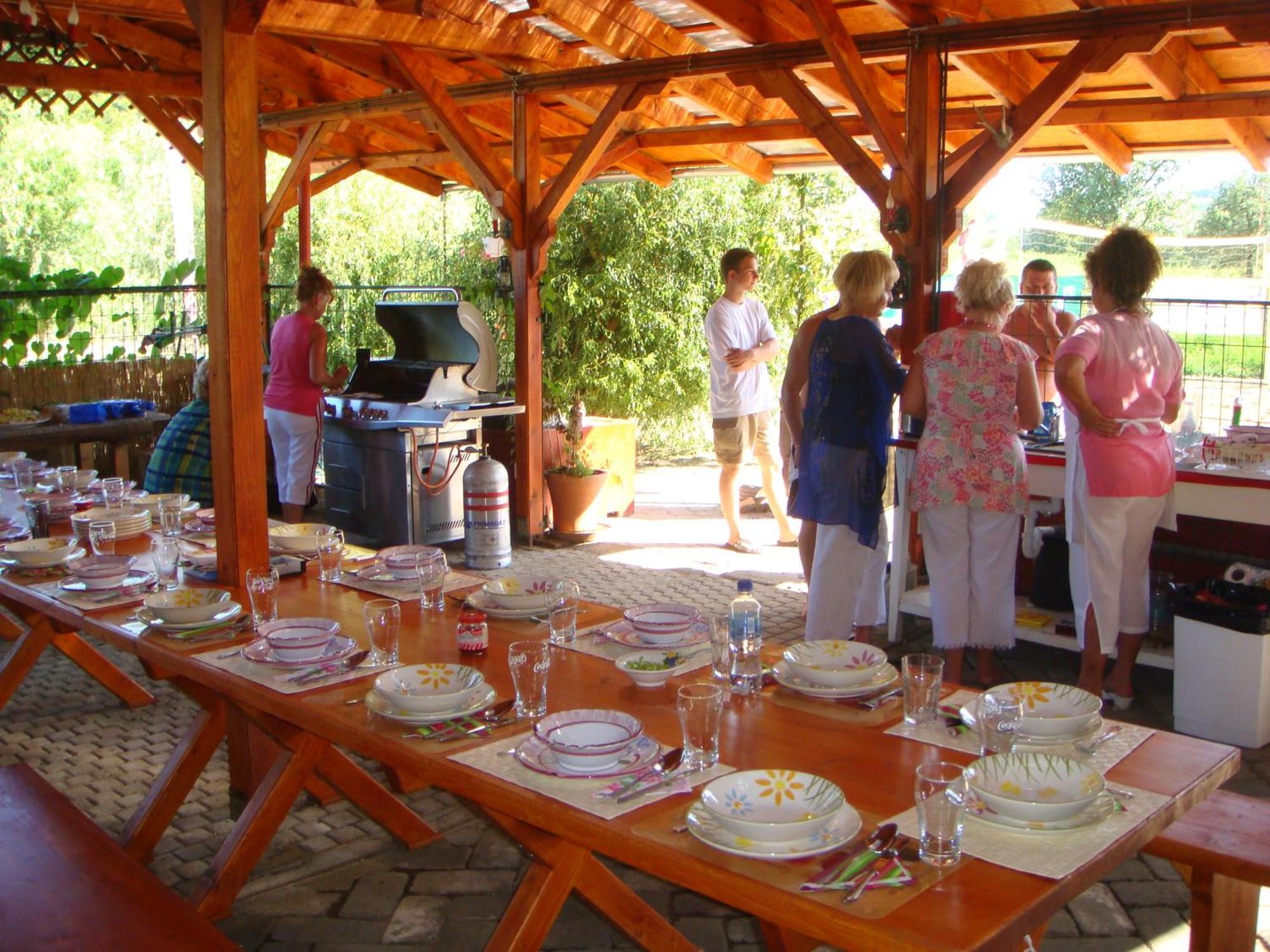 Holiday Vendeghaz Es Szabadidokert Jardanhaza Bagian luar foto