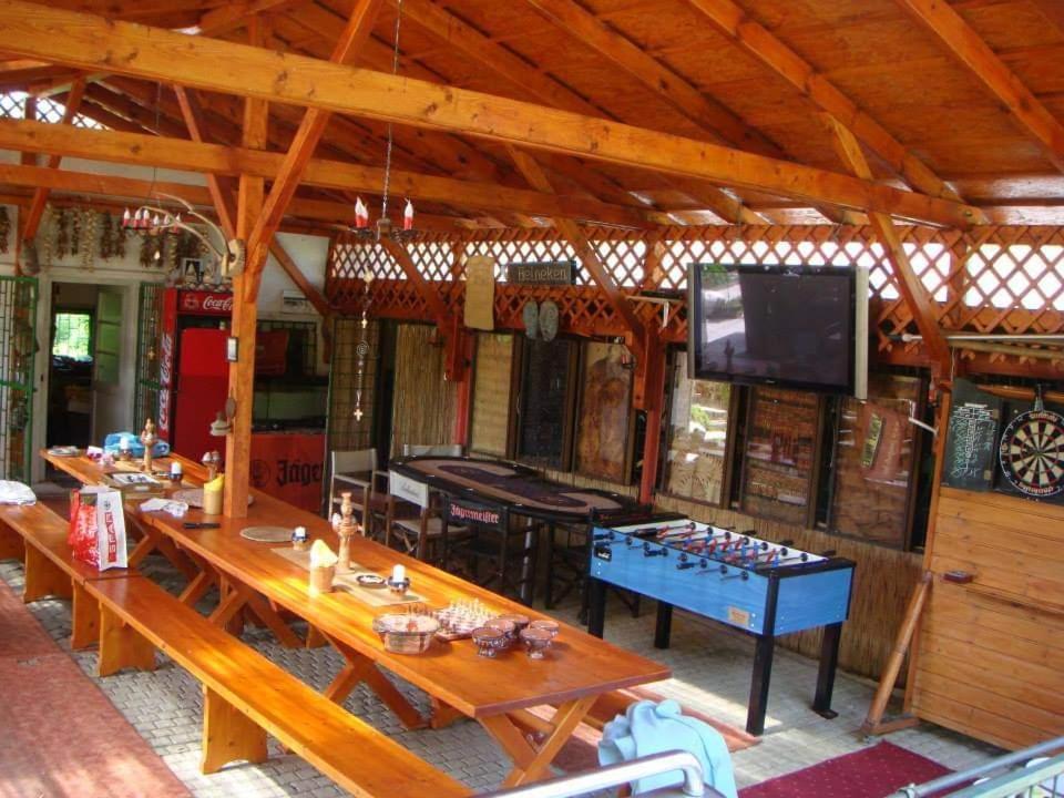 Holiday Vendeghaz Es Szabadidokert Jardanhaza Bagian luar foto