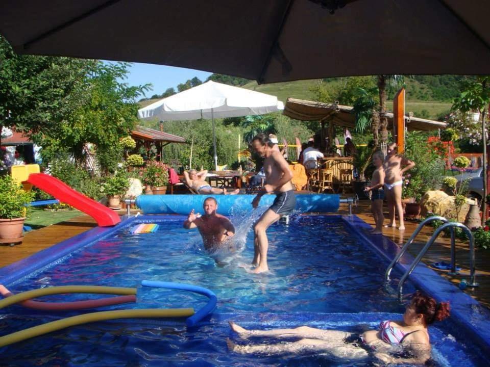 Holiday Vendeghaz Es Szabadidokert Jardanhaza Bagian luar foto
