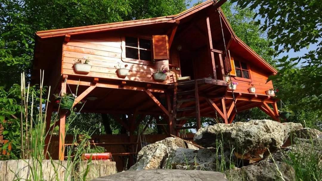 Holiday Vendeghaz Es Szabadidokert Jardanhaza Bagian luar foto