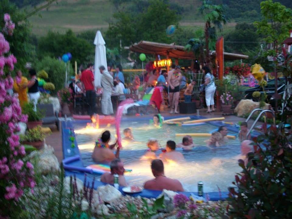 Holiday Vendeghaz Es Szabadidokert Jardanhaza Bagian luar foto