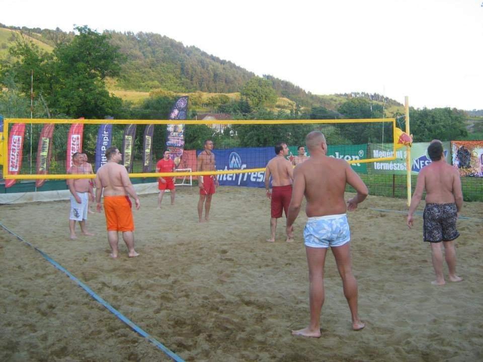 Holiday Vendeghaz Es Szabadidokert Jardanhaza Bagian luar foto